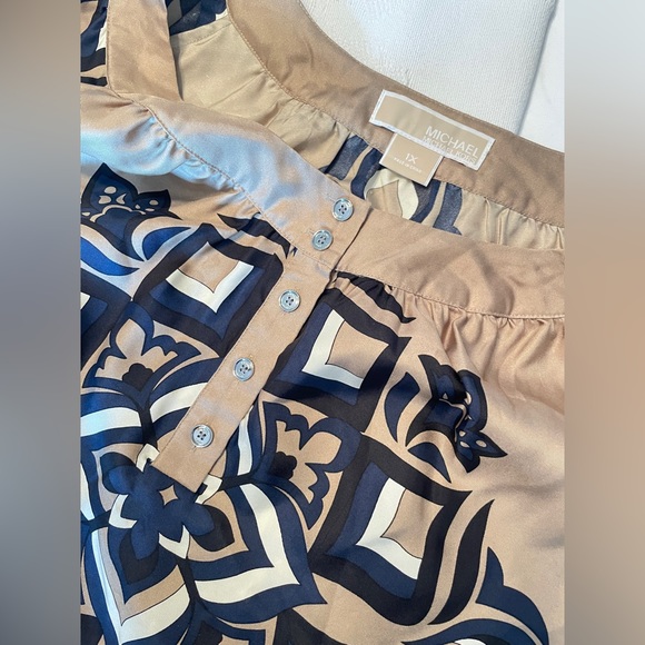 MICHAEL Michael Kors Size 1X Beige Blue Short Sleeve Blouse 100% Silk - Picture 8 of 10